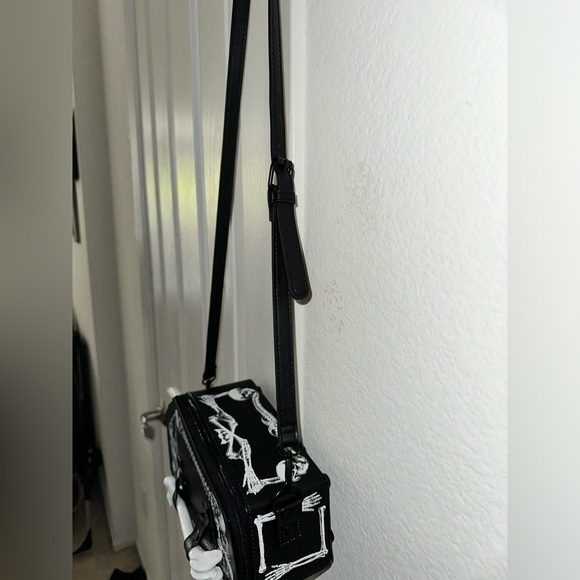 Gothic Shoulder Bag Purse Coffin Box Halloween Accessories (Black) - Picture 11 of 13